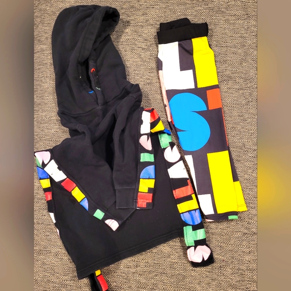 Stella McCartney color block letter spandex legging and sweatshirt for a 3 YO.